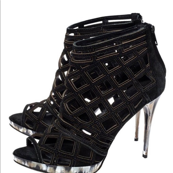 Burberry peak toe heels - Picture 11 of 11